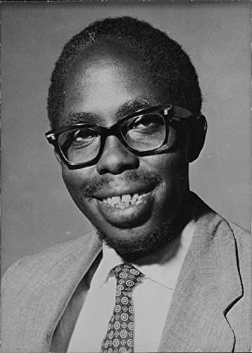 Vintage fotografija portreta Juliusa Gikonyo Kiana.