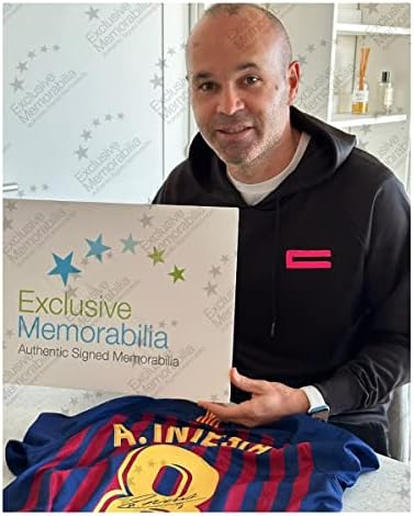 Ekskluzivna memorabilija Andres Iniesta potpisao je Barcelona 2018-19 nogometni dres. Standardni okvir